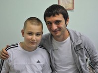 Алан Дзагоев навестил юного болельщика